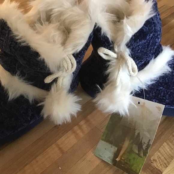 Bearpaw “Kingsley” Youth booties. - Picture 2 of 6